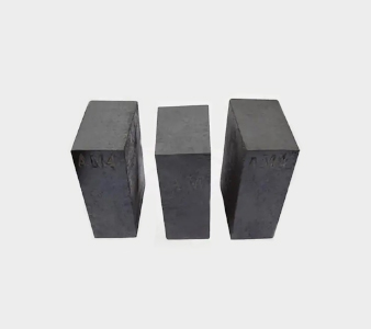 Alumina-magnesia-carbon bricks